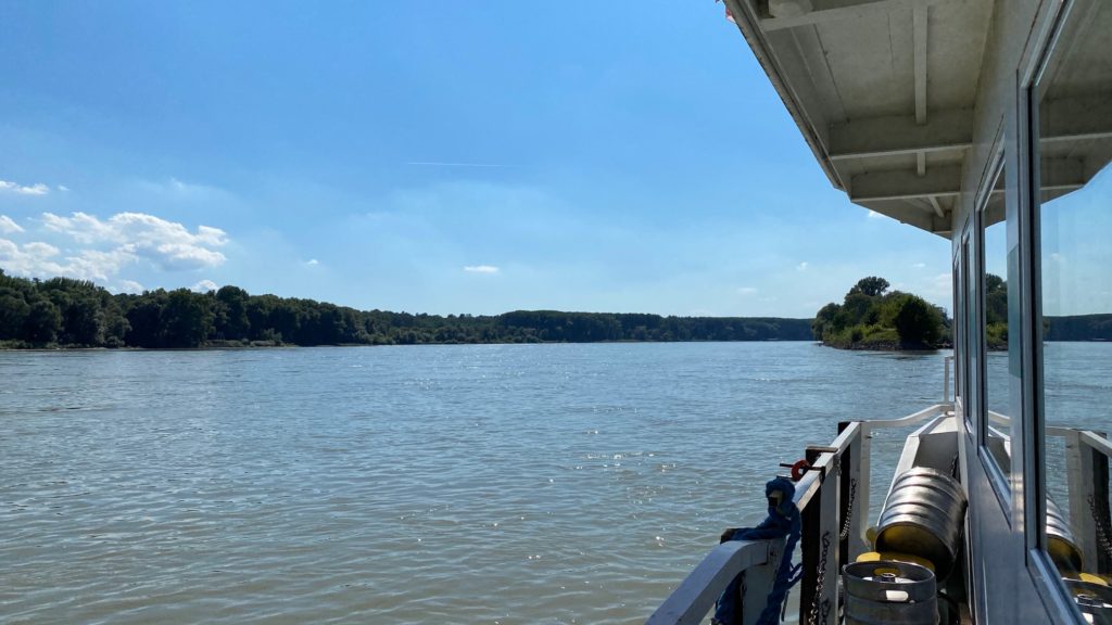 Orth Donau Schiffscafe Blick flussaufwärts